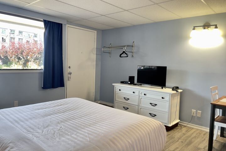 Room 13 of 21