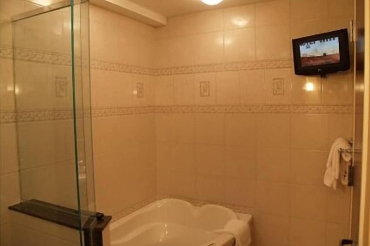 Room 23 of 72