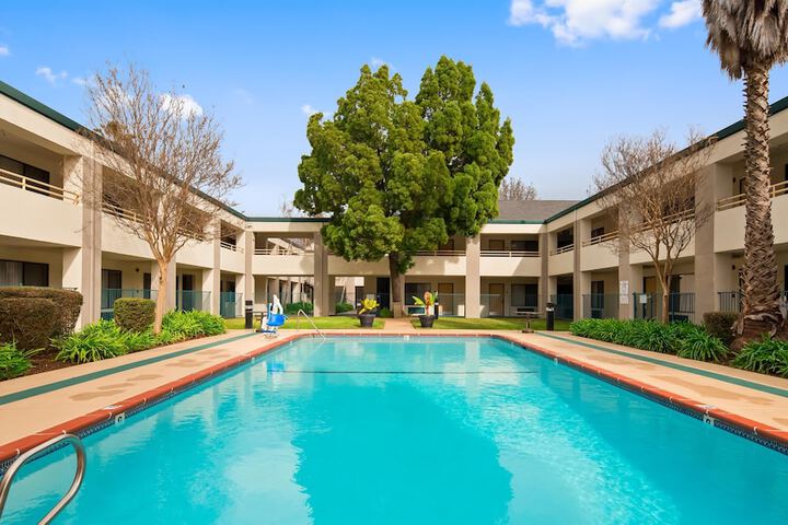 Pool 3 of 14