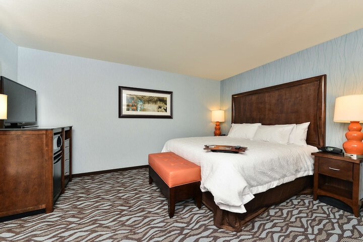 Hampton Inn Corning / Painted Post