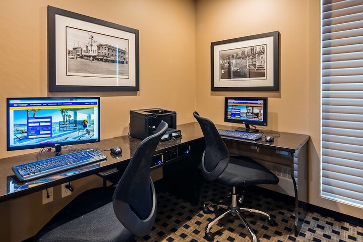 Business Center 37 of 37