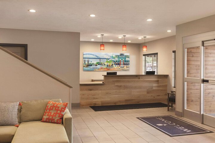 Country Inn & Suites by Radisson Green Bay North
