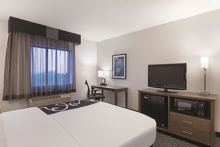 Room 32 of 69