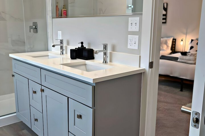 Modern 4BR with Parking - WV rep 4