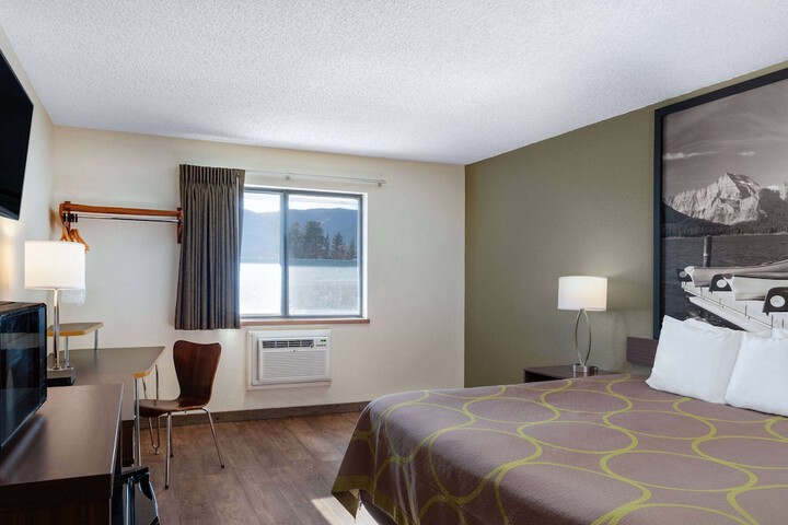 Room 13 of 36
