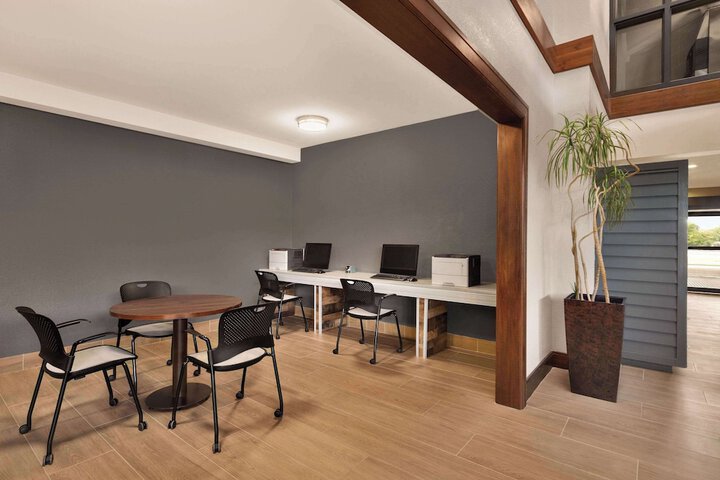 Business Center 43 of 43