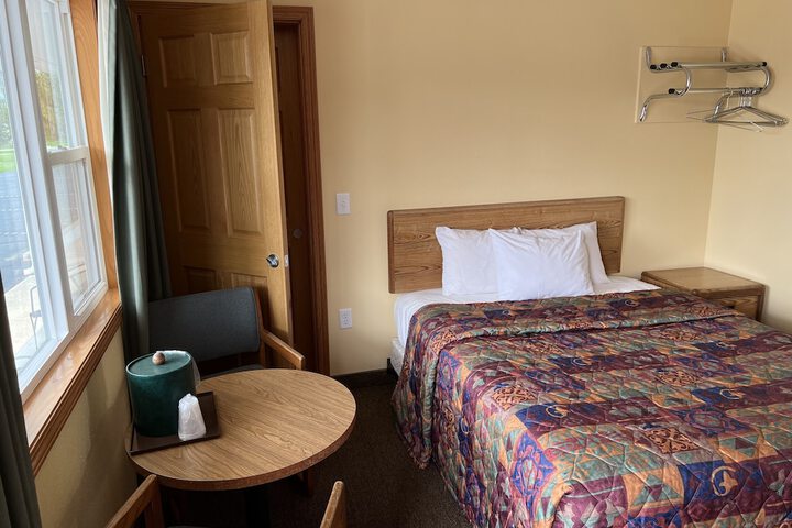 Room 90 of 443