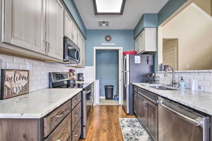 Walk to Lake: Family Gem w / Pool Access in Afton