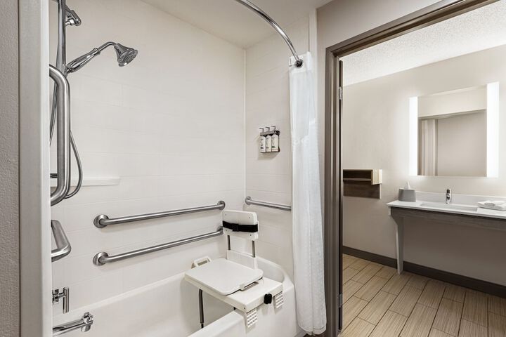 Holiday Inn Express Bowling Green by IHG
