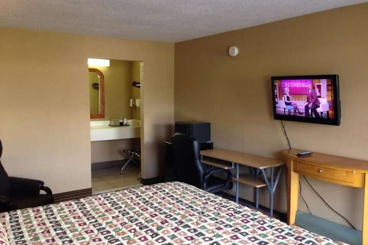 Room 7 of 16