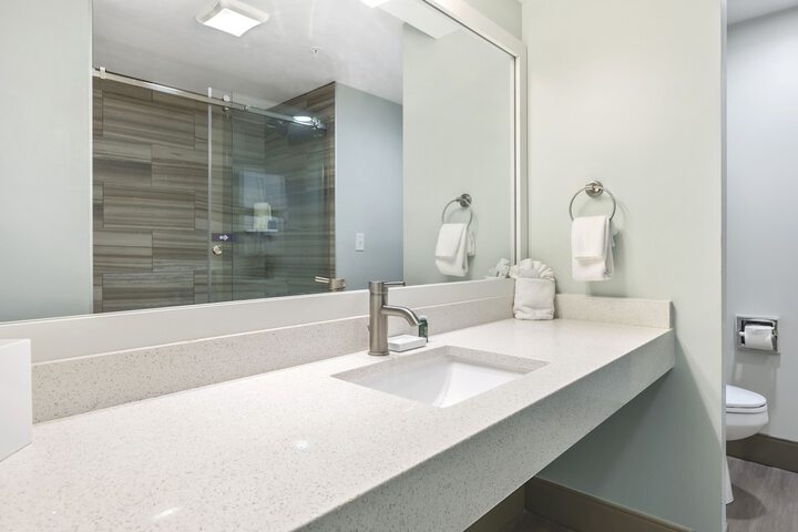 Cherry Tree Inn & Suites