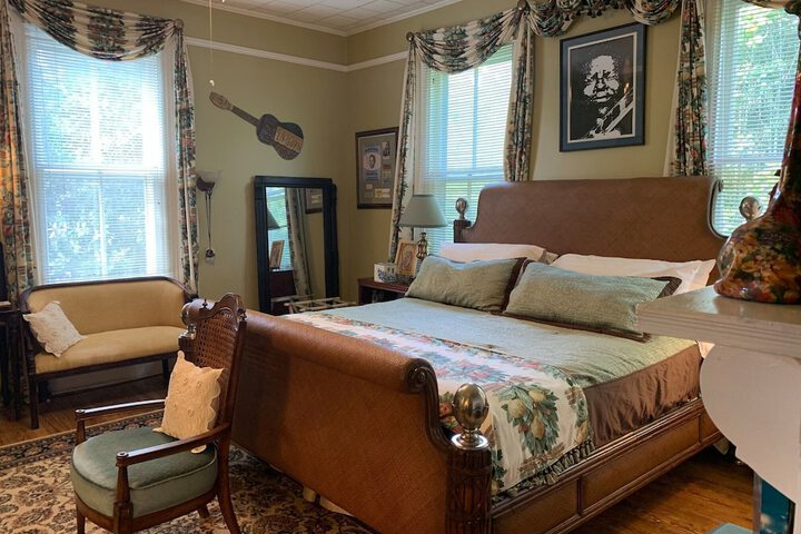 Inn Upon Moon River Plantation