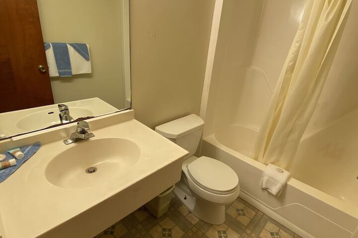Room 11 of 16