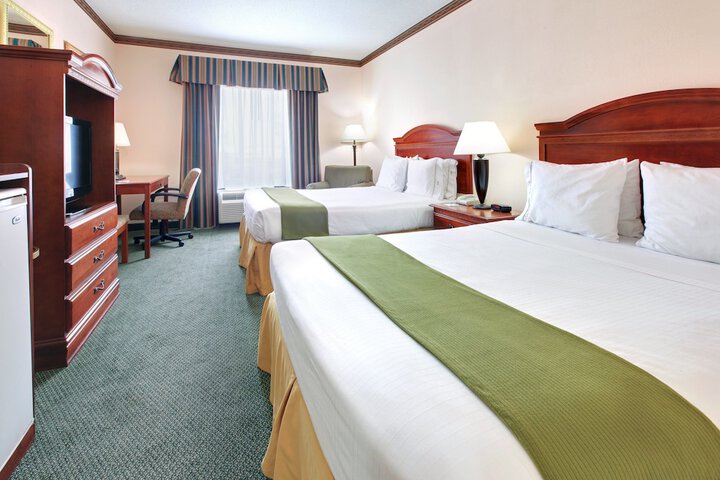 Holiday Inn Express Hotel & Suites Cleveland by IHG