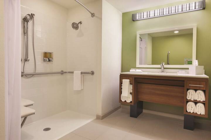 Room 16 of 26