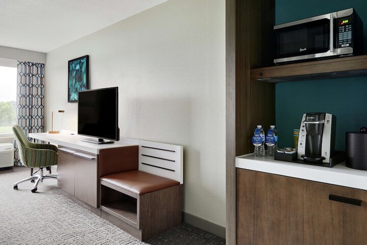 Room 10 of 28