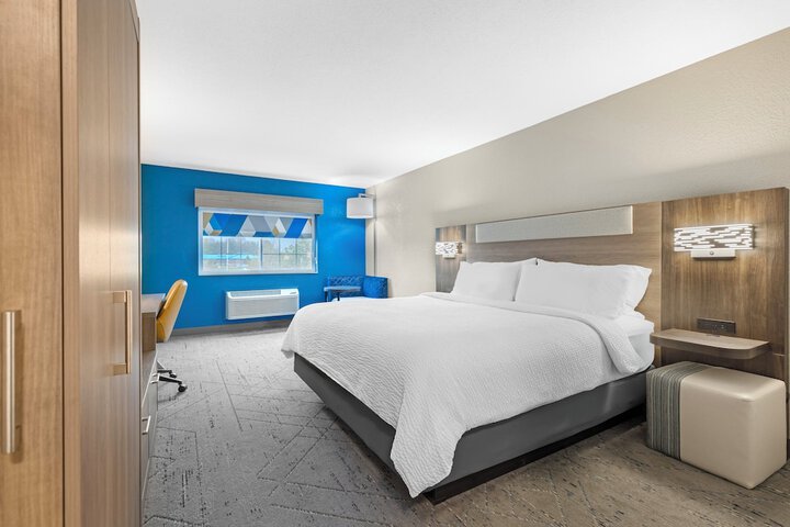 Holiday Inn Express Hotel & Suites Charlotte by IHG