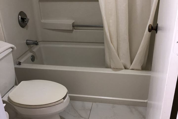 Room 21 of 34