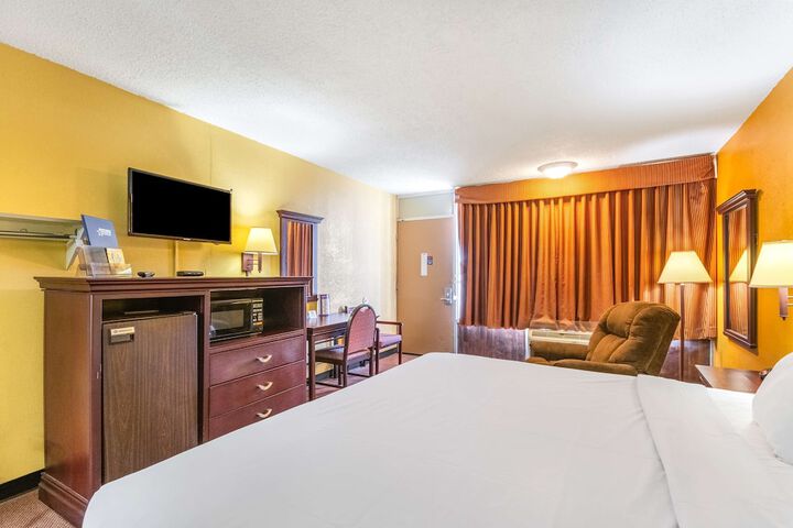 Room 17 of 28