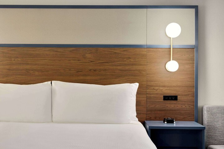 Room 35 of 62