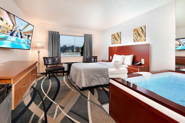 Grand Marquis Waterpark Hotel & Suites