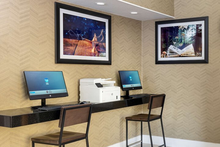 Business Center 22 of 23