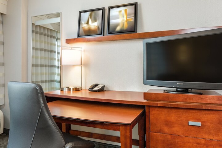 Room 17 of 27
