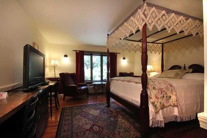 Room 17 of 47
