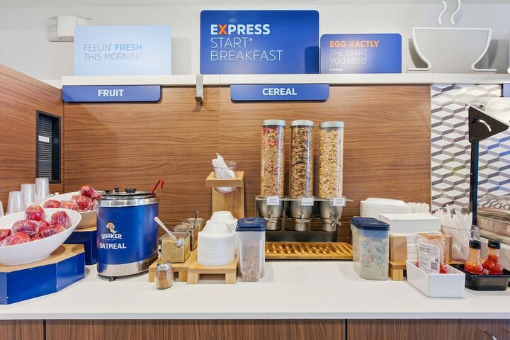 Holiday Inn Express & Suites Bethlehem Arpt-Allentown Area