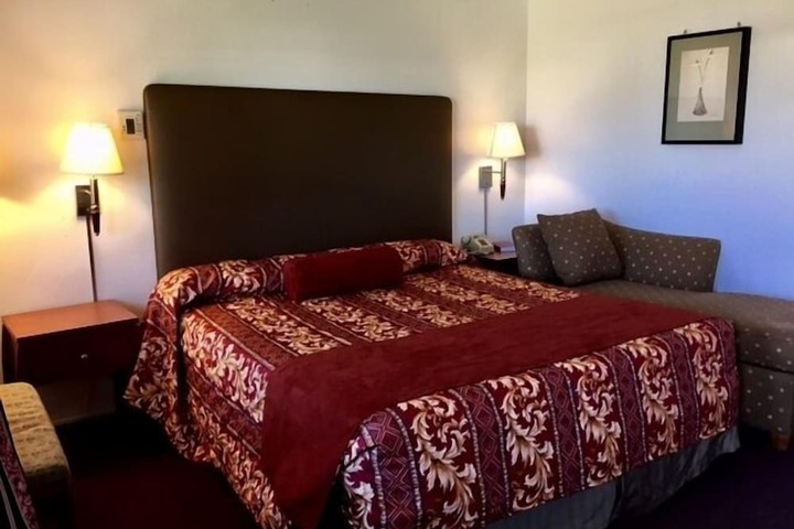 Room 32 of 38