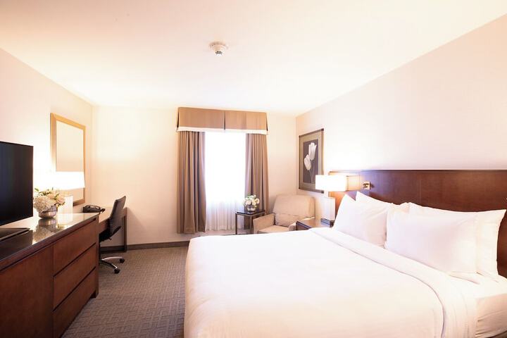 Lord Elgin Hotel