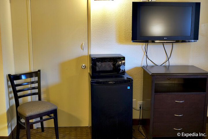 Room 7 of 32