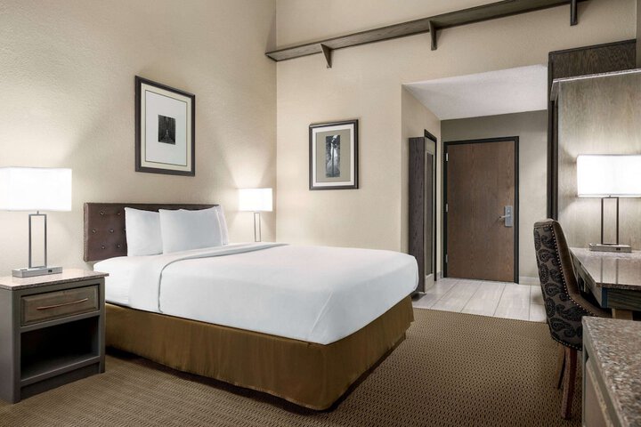 Room 52 of 73
