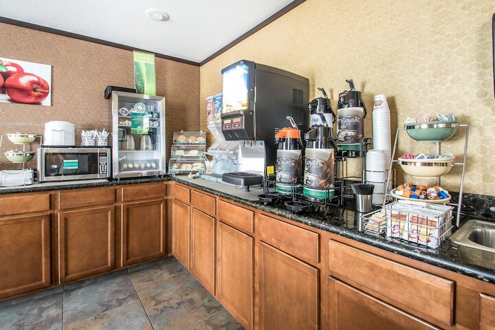 Breakfast/Coffee Service 29 of 32