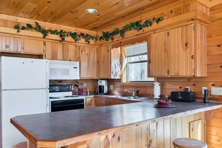 Deer Trail includes Sunken Hot Tub and Wood Fireplace by RedAwning
