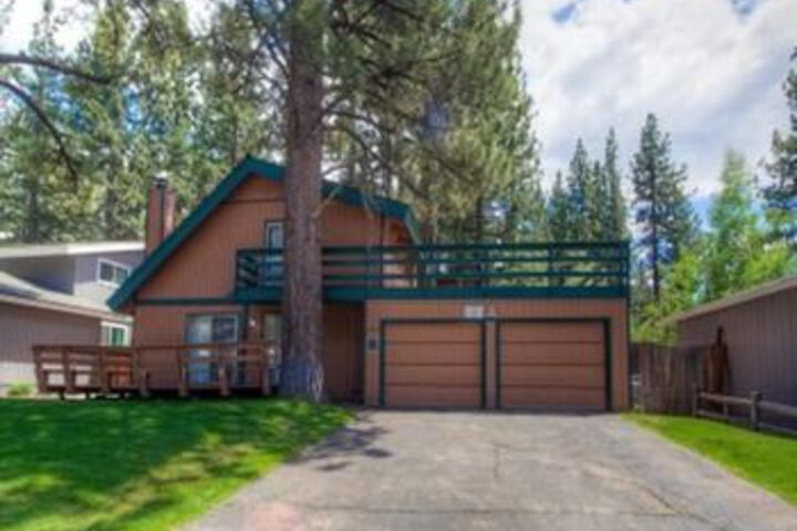 Conveniently Located Tahoe Home for 10 by RedAwning