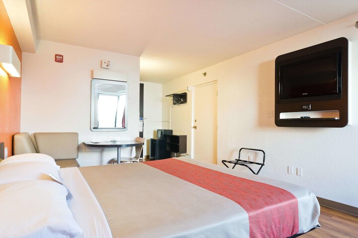 Room 14 of 34