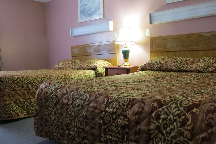 Room 8 of 12