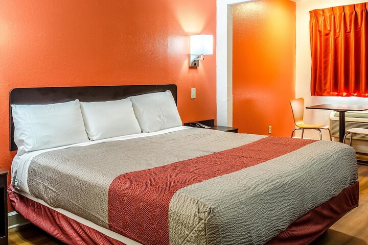 Room 17 of 28
