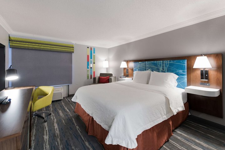 Hampton Inn & Suites Chicago / Hoffman Estates