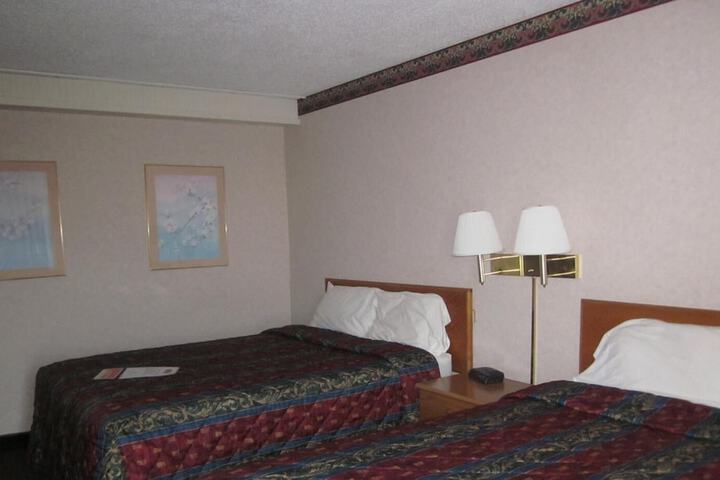 Howard Johnson by Wyndham Benton Harbor / St. Joseph