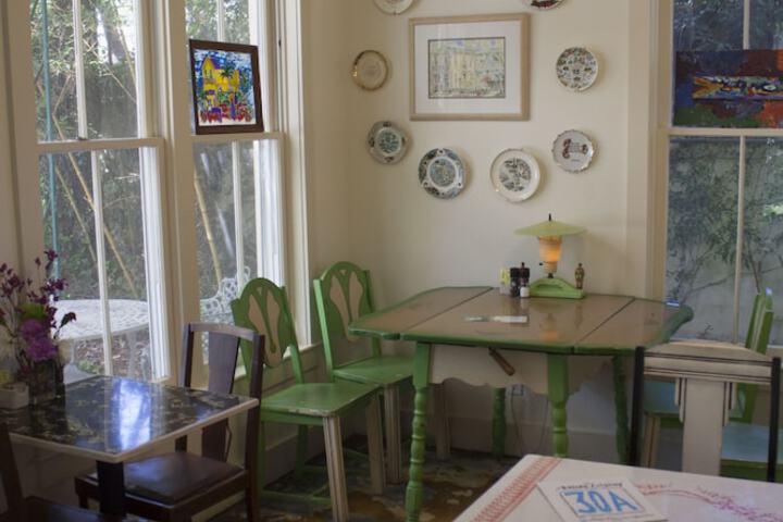 Hibiscus Coffee & Guesthouse