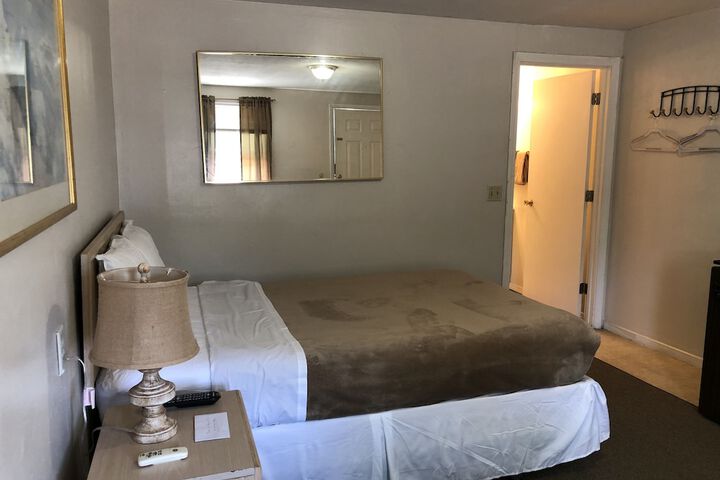 Room 5 of 25