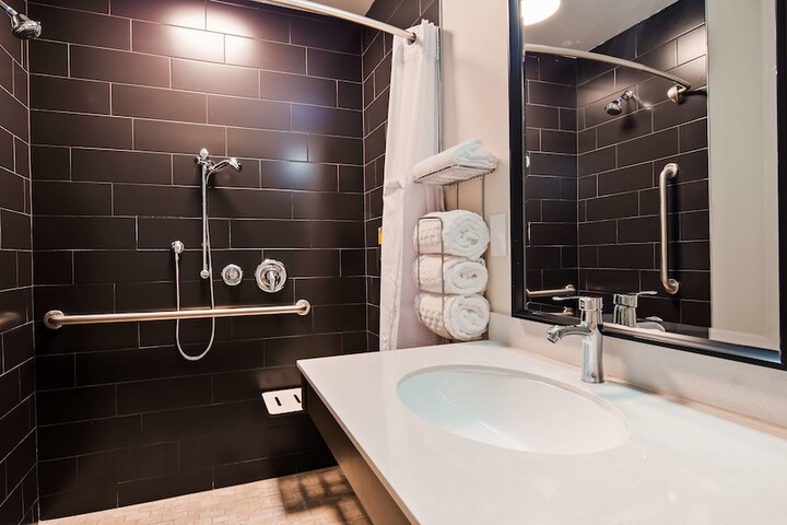 Best Western Plus New Barstow Inn & Suites