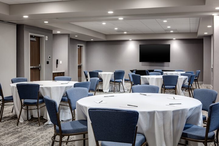 Staybridge Suites Iowa City Coralville by IHG
