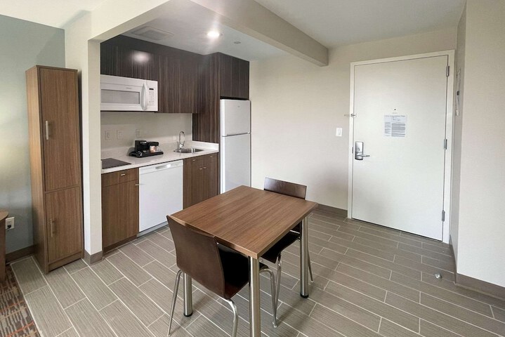 Room 14 of 28