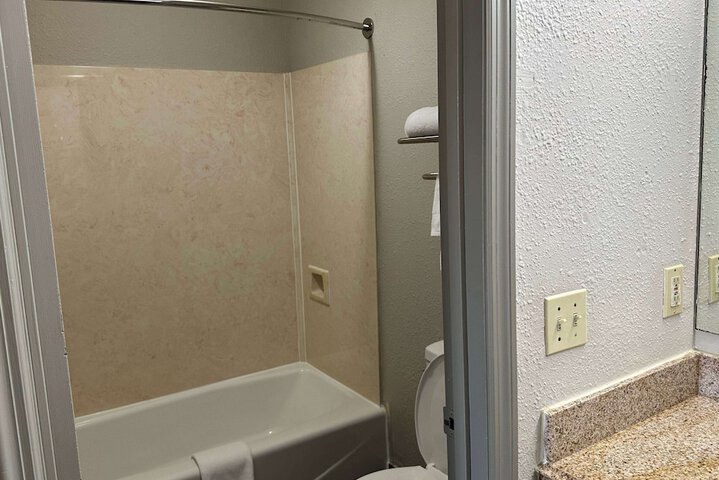 Room 8 of 25