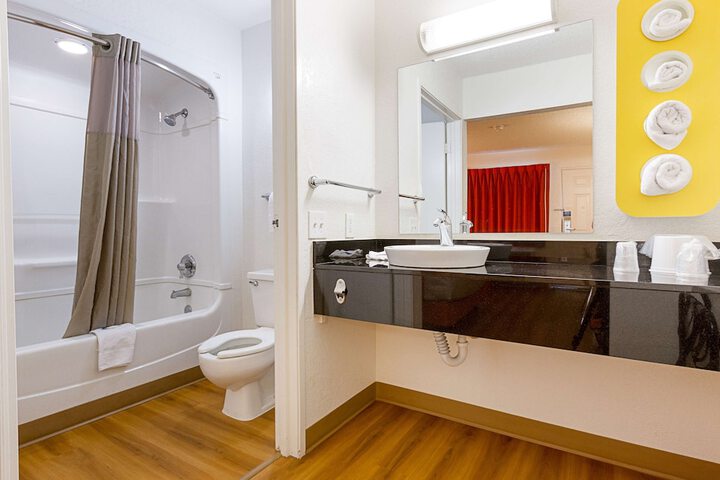 Room 15 of 32