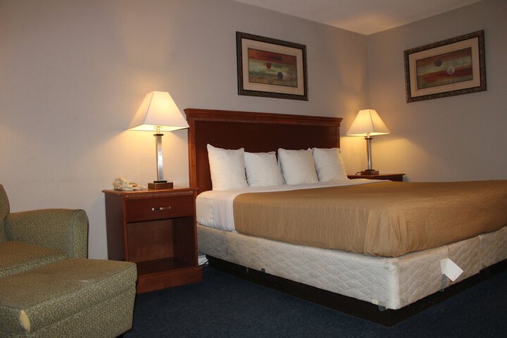 Room 6 of 9