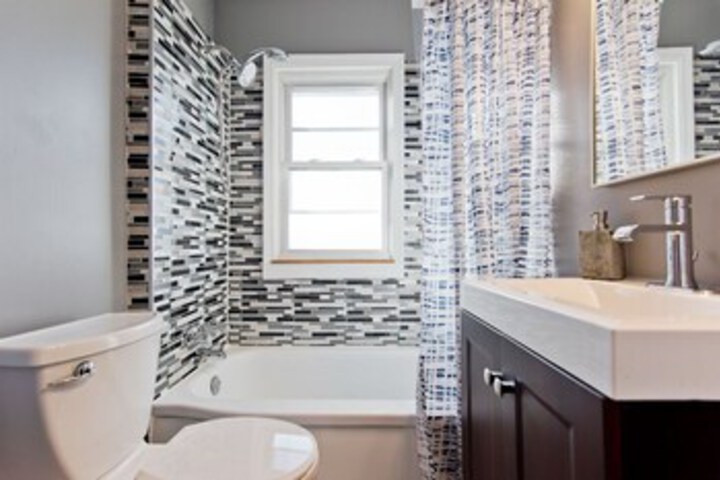Amazing 5 Bedroom Downtown Ferndale House